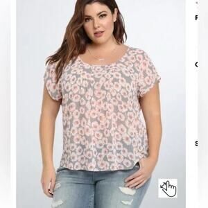 Torrid Floral Sheer Chiffon Pleated Tulip Back Blouse SS Top Plus Size 2 2X